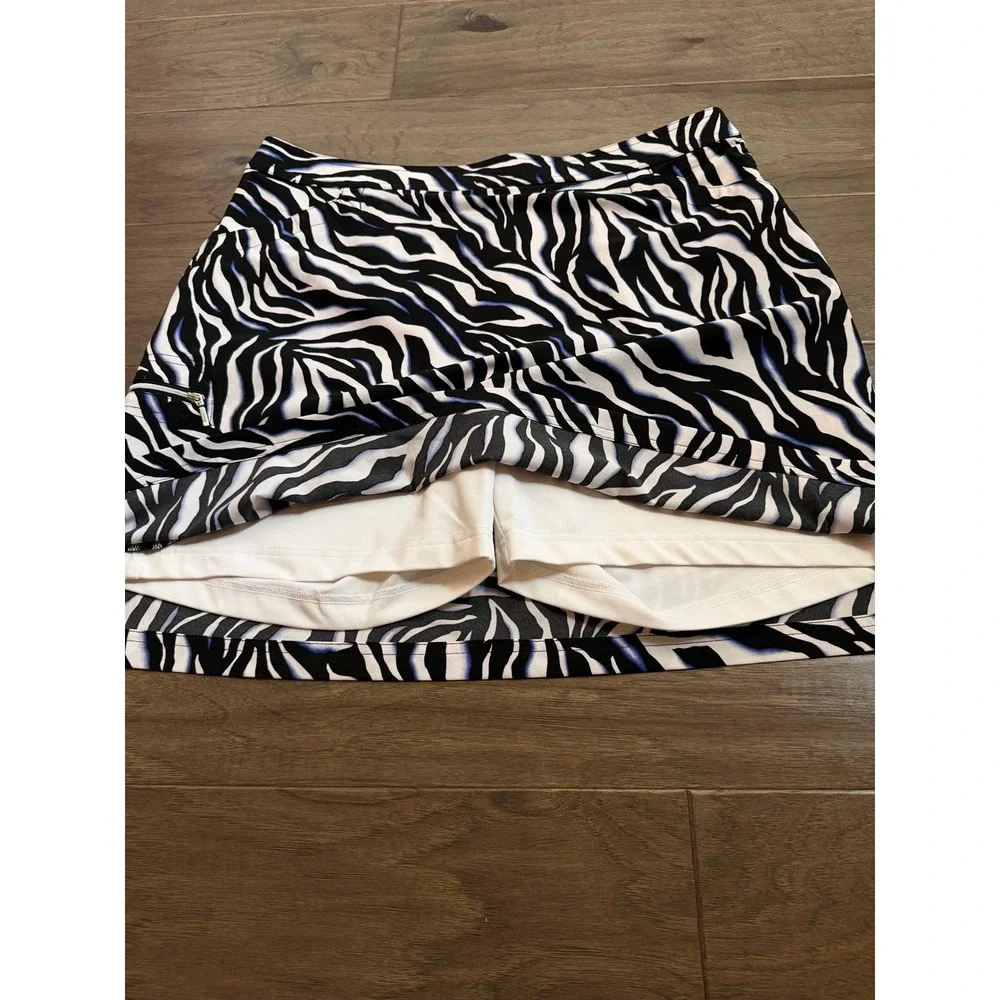 Zenergy Golf by Chicos Zebra Print Skort Black White Blue Active Skirt Size 2 - Picture 4 of 6